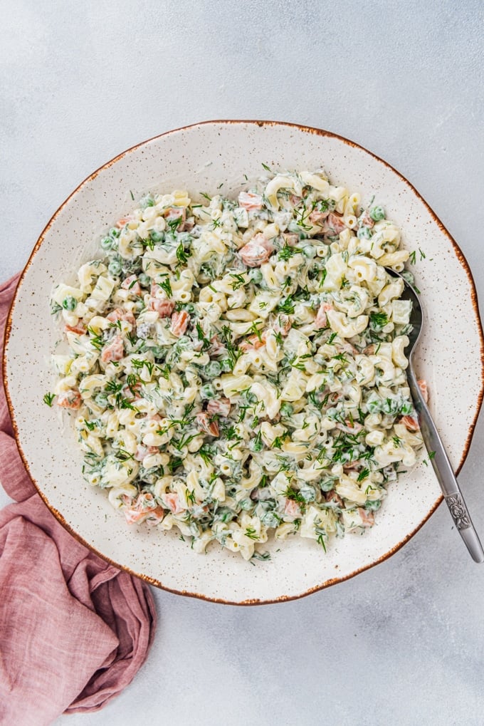 easy macaroni salad recipe with veggies, pickles and a yogurt-mayo dressing